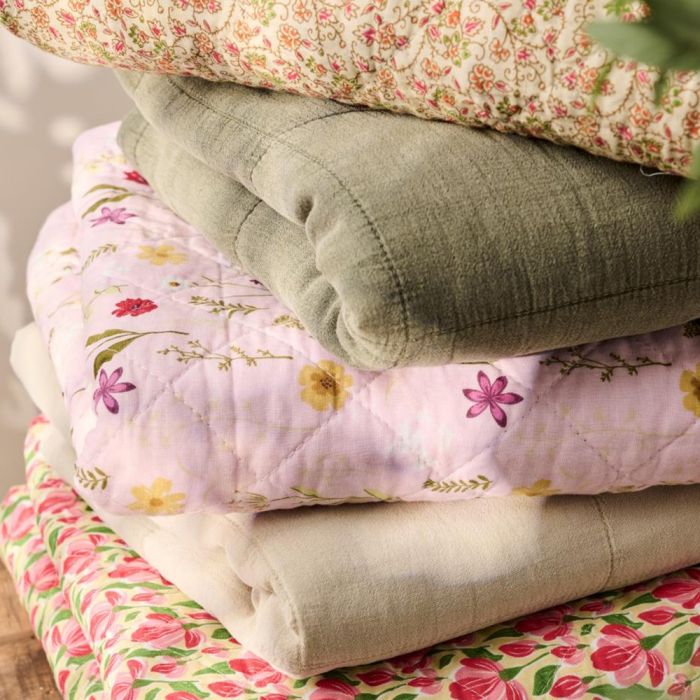 Quilt rosa med havens blomster