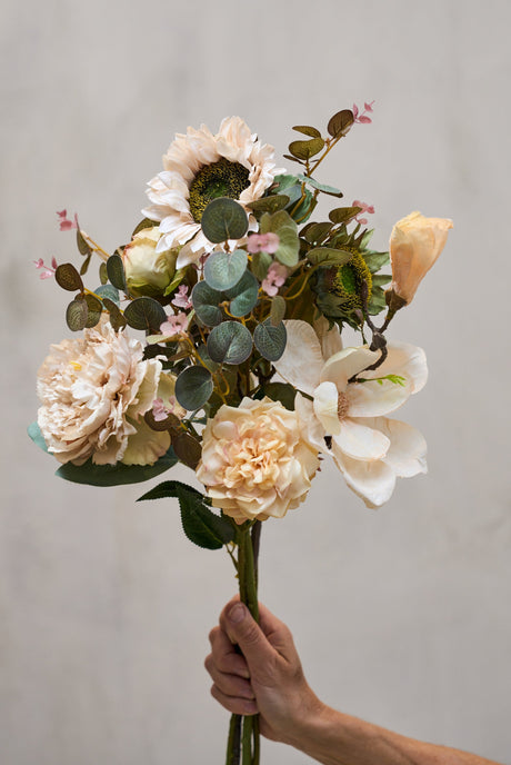 Blomsterbukett med kunstige blomsterstilker fra Speedtsberg