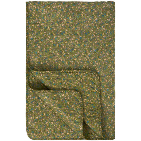 Blomstret quilt fra Ib Laursen med grågrønn bunn og små blomster i rosa, blå og grønne nyanser