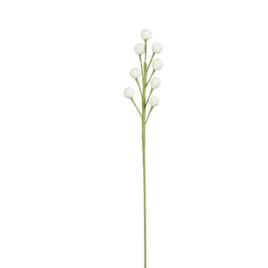Hvit heklet blomsterstilk med små runde blomsterhoder og grønn stilk