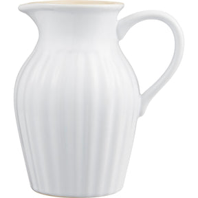 Hvit myntekanne fra Ib Laursen i fargen Pure White med brede riller, beige innerside og hank, 1,7 liter.