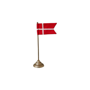 Dannebrogsflag med guldfarvet stang og dekorativ fod