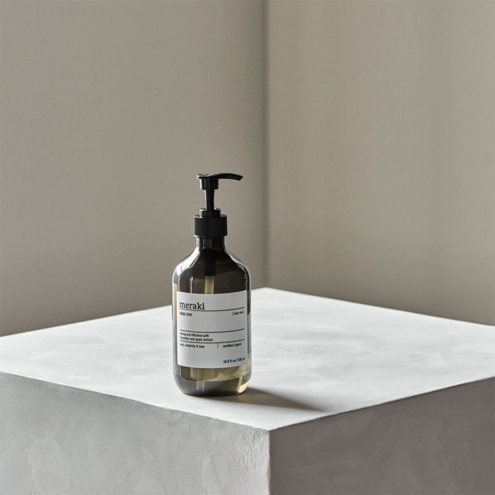 Meraki håndsæbe Silky Mist 490 ml økologisk stående på bord