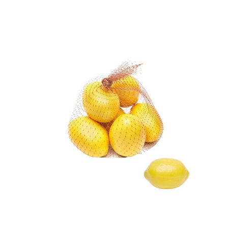 Kunstige gule citroner i net med seks naturtro citroner til dekoration i skåle, kurve og borddækning.