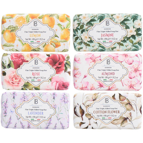 Seks velduftende såper fra Ib Laursen med dekorativ innpakning i sitron, jasmin, rose, mandel, lavendel og bomullsblomst.