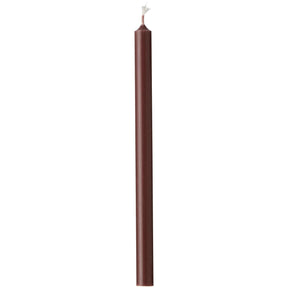 Sjokoladebrunt kronelys fra Ib Laursen med en høyde på 20 cm og en diameter på 1,3 cm