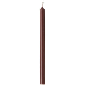 Sjokoladebrunt kronelys fra Ib Laursen med en høyde på 20 cm og en diameter på 1,3 cm