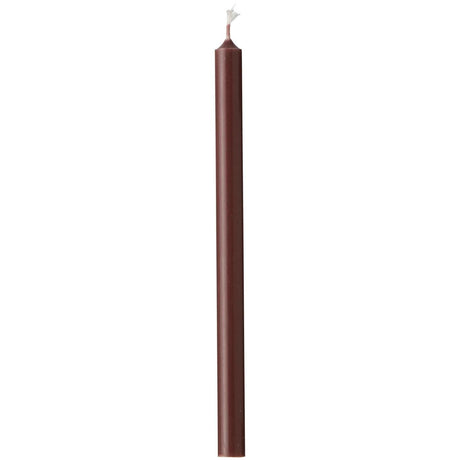 Sjokoladebrunt kronelys fra Ib Laursen med en høyde på 20 cm og en diameter på 1,3 cm