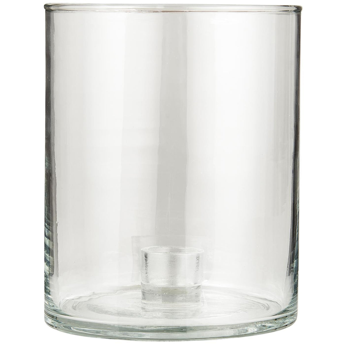Lav og bred glasslysestake fra Ib Laursen med klart sylinderformet glass og fast holder til kronelys