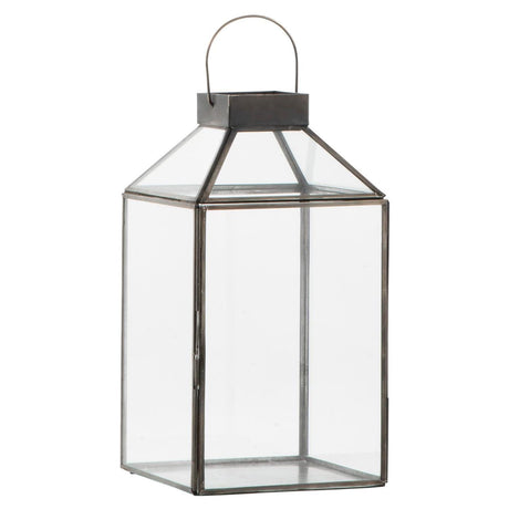 Stor Norr-lanterne fra Ib Laursen i mørkegrå metall med klare glassider, skrå glastopp og hank